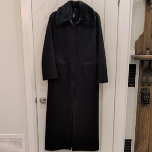 Chine Wool Black Long Women's Coat with Faux Fur Collar